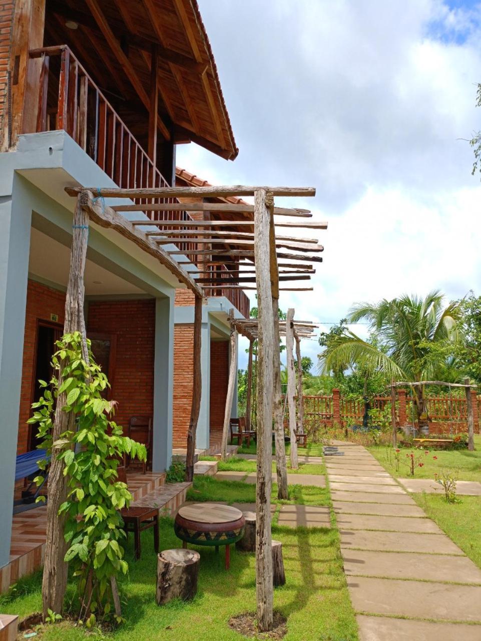 Sunny Eco Lodge Cat Tien Exterior photo